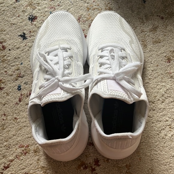 Adidas Swift Run 🤍 SZ 7 Big Kid - Picture 9 of 13
